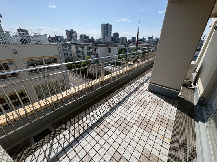 バルコニー 暮らしの中で、光と風を演出してくれるバルコニー。