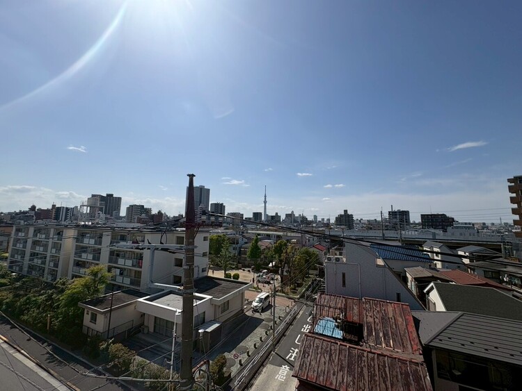 バルコニー 頬をなでる、優しい風を感じることが出来ます。