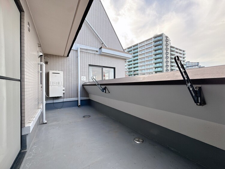 バルコニー 暮らしの中で、光と風を演出してくれるバルコニー。