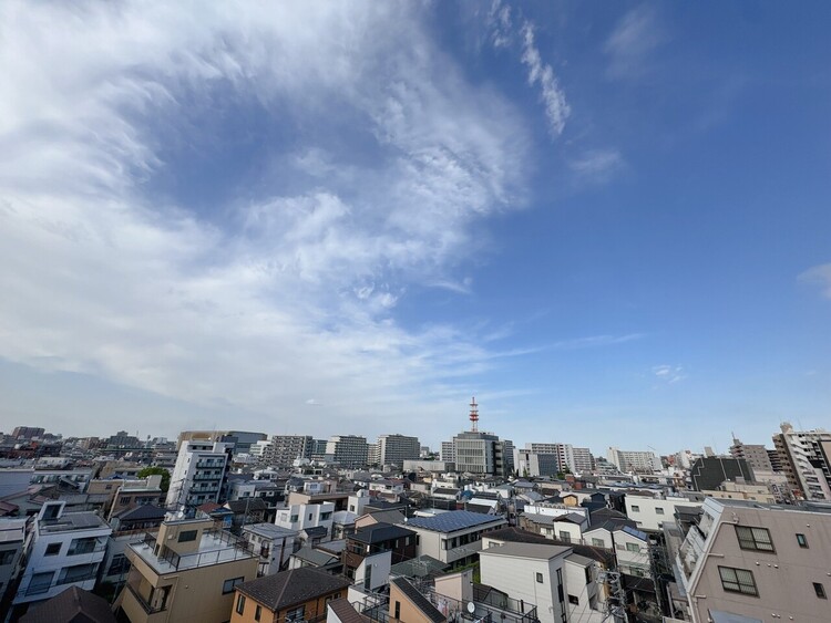 バルコニー 窓を開けると広がる青空。心をリフレッシュして日々を過ごしていきましょう。