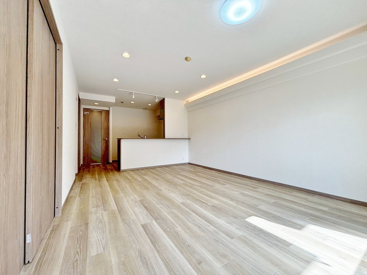 居間 快適に過ごす毎日を求めて、暮らしの中でご自身の「マイホーム」に創り上げてください。