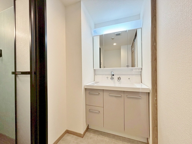 洗面 何かと物が増える場所だからこそ、スッキリと見映えの良い空間に。