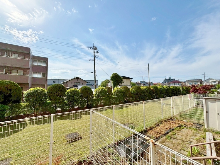 バルコニー 窓を開けると広がる青空。心をリフレッシュして日々を過ごしていきましょう。