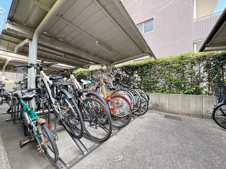その他 きちんと整備された駐輪場。住む方の心遣いが感じられます。