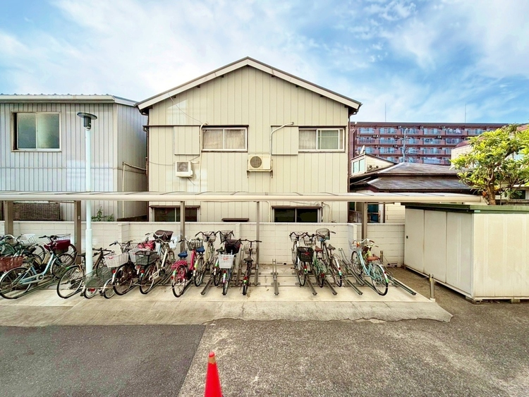 バルコニー 窓を開けると広がる青空。心をリフレッシュして日々を過ごしていきましょう。