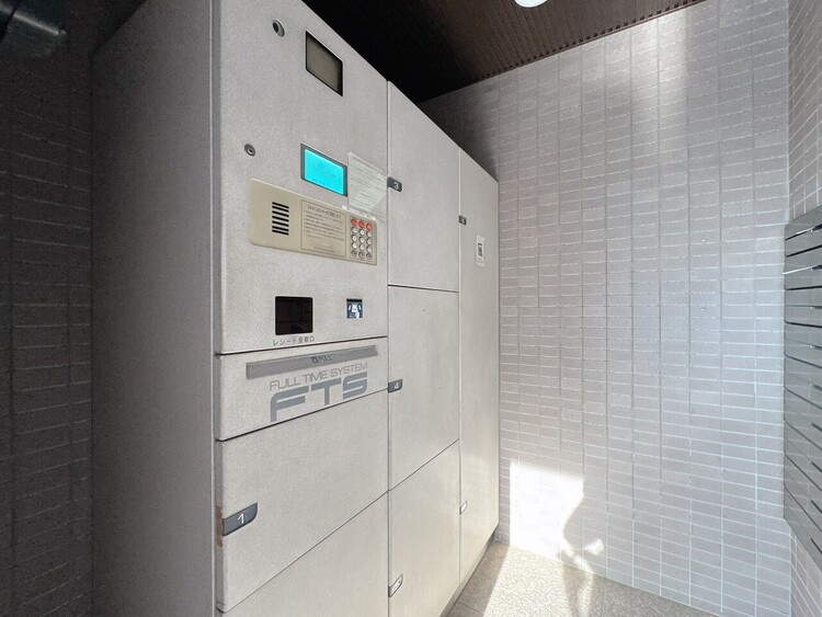 設備 外出中に活躍してくれる宅配ボックスが設置されています。家で宅配物を待たなくて済みますね。