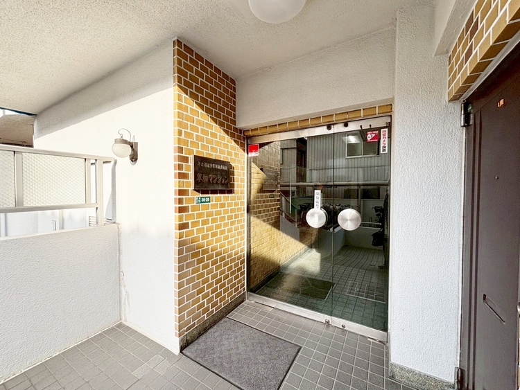 エントランス 外と内をつなぐエントランスは、まさに顔となる場所。