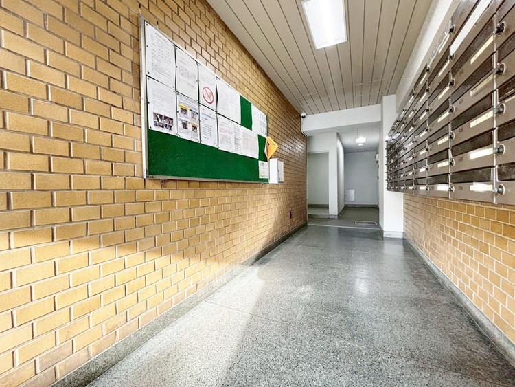 エントランス エントランス内部は、管理が行き届き清潔な共有スペースとなっています。