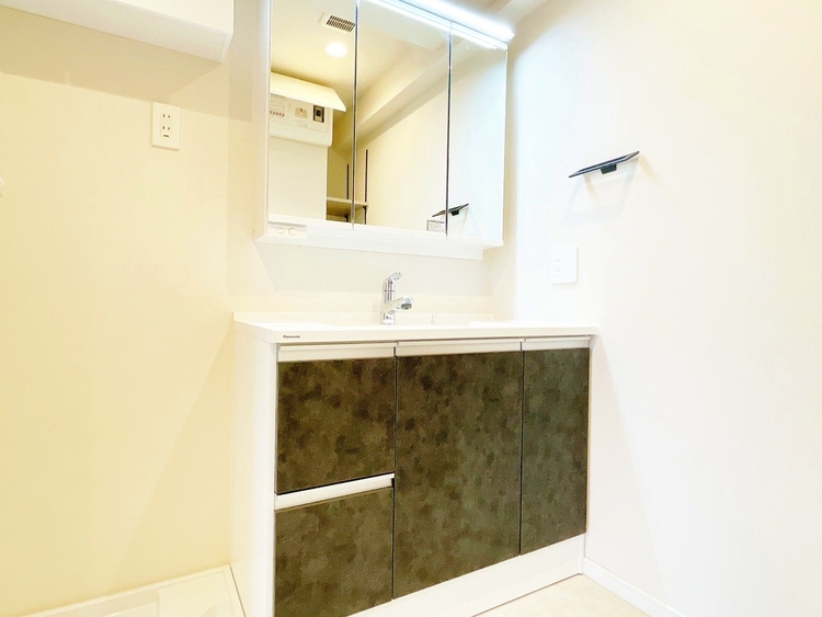 洗面 何かと物が増える場所だからこそ、スッキリと見映えの良い空間に。