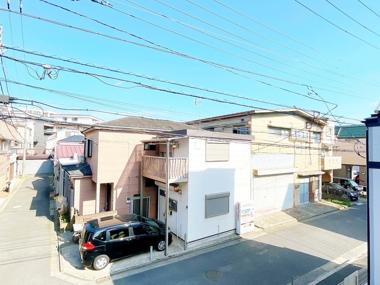 バルコニー 窓を開けると広がる青空。心をリフレッシュして日々を過ごしていきましょう。