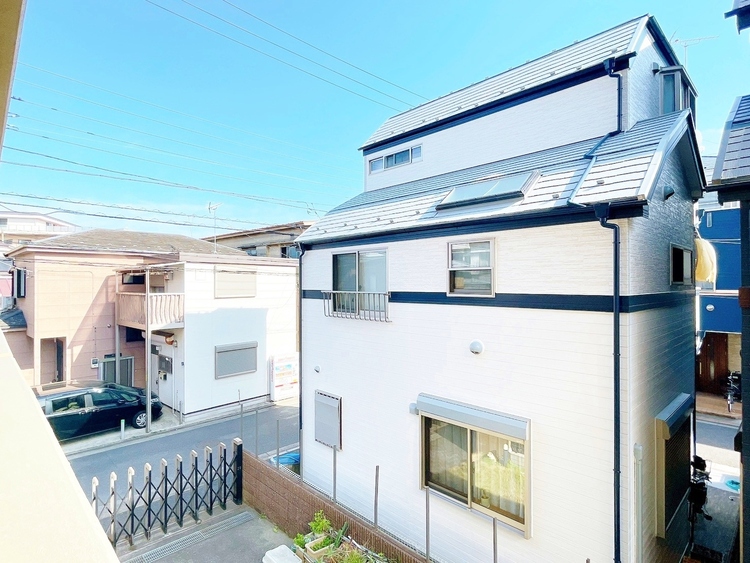 バルコニー 頬をなでる、優しい風を感じることが出来ます。