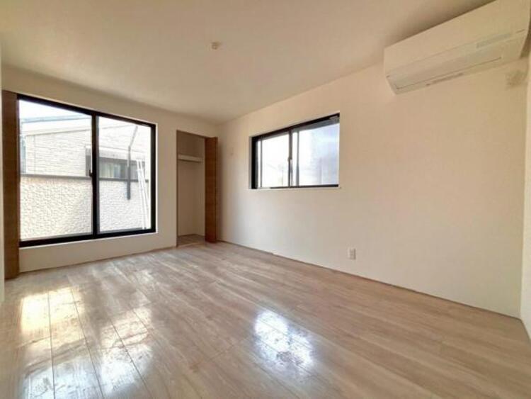 内装 陽光も降り注ぐ明るく開放的な空間が魅力的。時を忘れて過ごす場所として過ごせるお部屋。