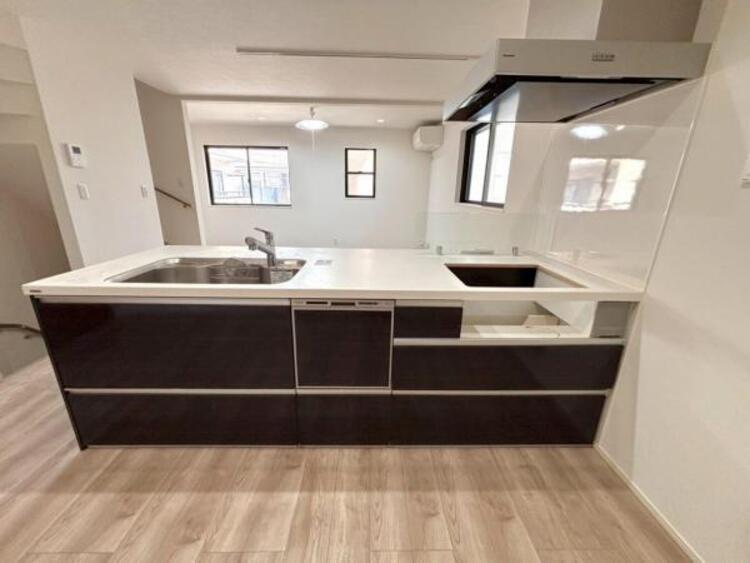 キッチン お気に入りのこの場所。いつもと変わらない週末のひととき。なんでもない朝の会話さえもとっておきの時間になります。