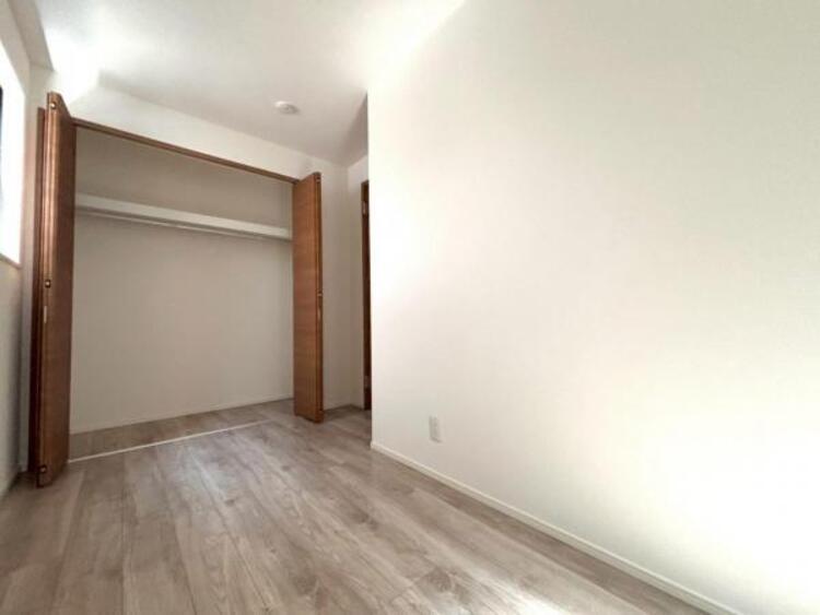 収納 部屋に備えられたクローゼット。普段使わないものなども収納可能ですので、居室を広く使うことが出来ます。