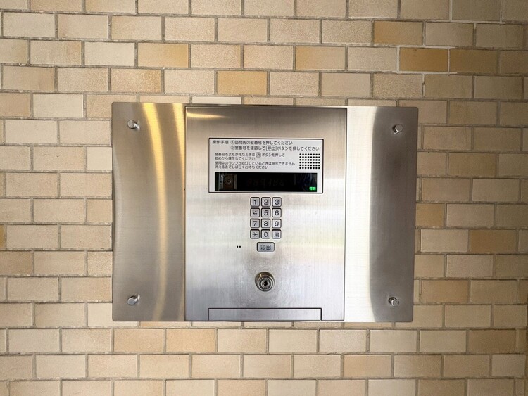その他 誰が来てもわかる様にモニター付きインターホンを設置。