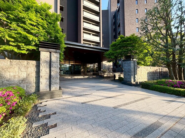 その他 上質感漂う玄関アプローチです。