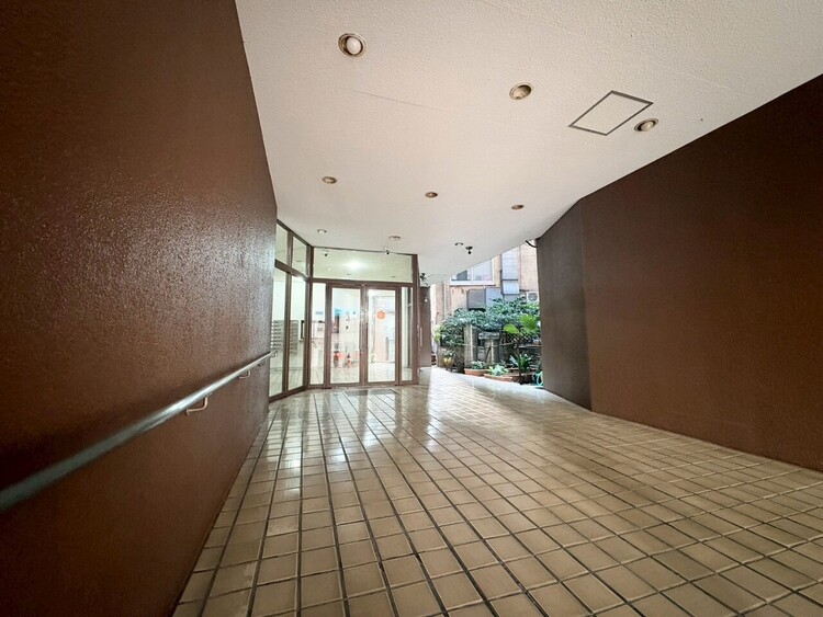 その他 上質感漂う玄関アプローチです。