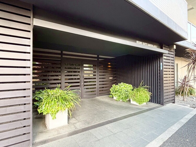 その他 上質感漂う玄関アプローチです。