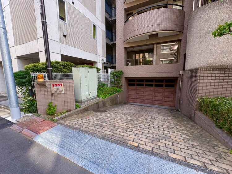 その他 上質感漂う玄関アプローチです。