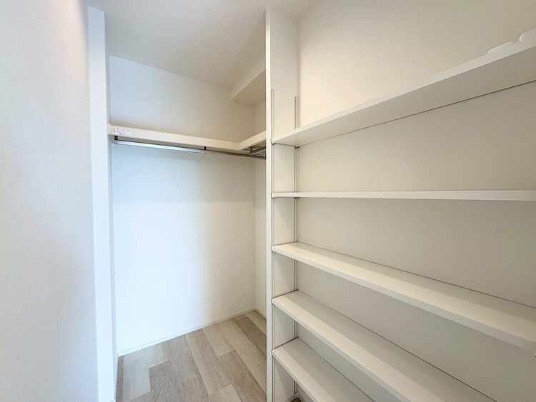 その他 収納スペースが付いていて、お部屋を広く使っていただけます。