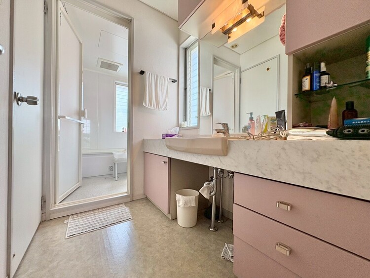 その他 十分な広さの脱衣所。