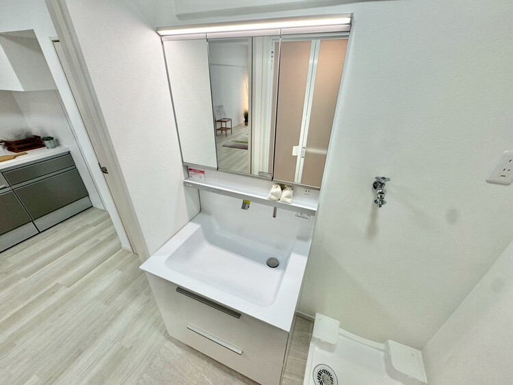 その他 清潔感を感じられる洗面化粧台。