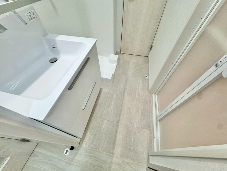 その他 十分な広さの脱衣所。