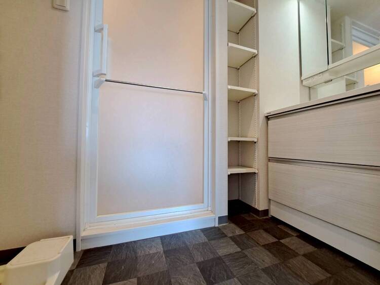 その他 十分な広さの脱衣所。