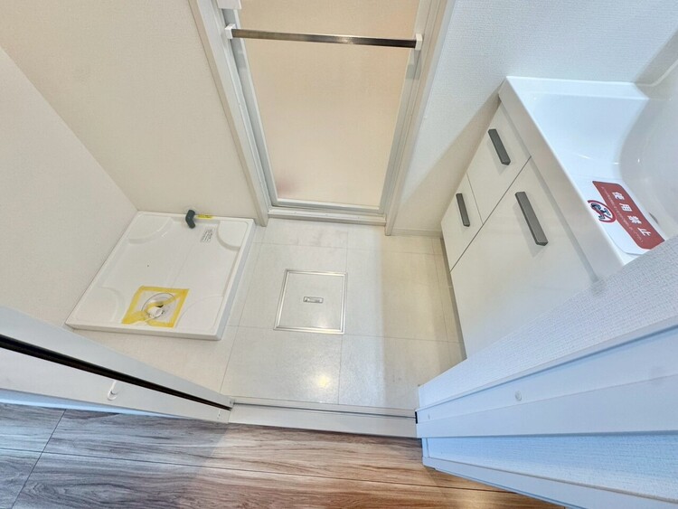 その他 十分な広さの脱衣所。