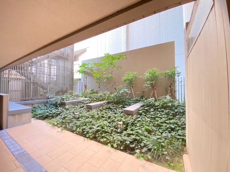 その他 マンションの敷地内には、中庭もございます。