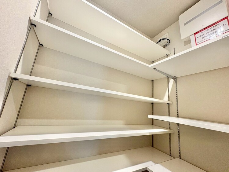 その他 収納スペースが付いていて、お部屋を広く使っていただけます。