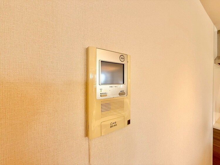 その他 誰が来てもわかる様にモニター付きインターホンを設置。