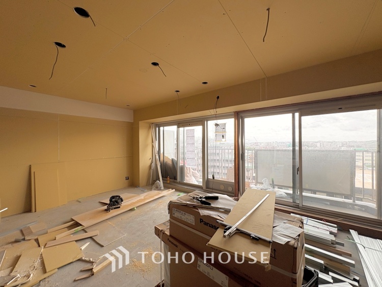 内装 【改装中】明るいリビングこそ居心地のいい暮らしが待っているのだと思う。