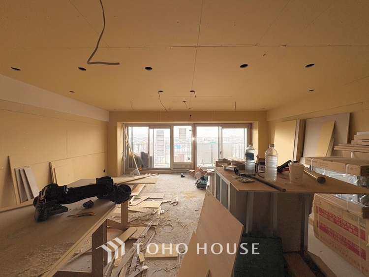 内装 【改装中】忙しい朝でも、しっかり家族が揃って食事をして頂けるゆとりある大きさのダイニングスペース。