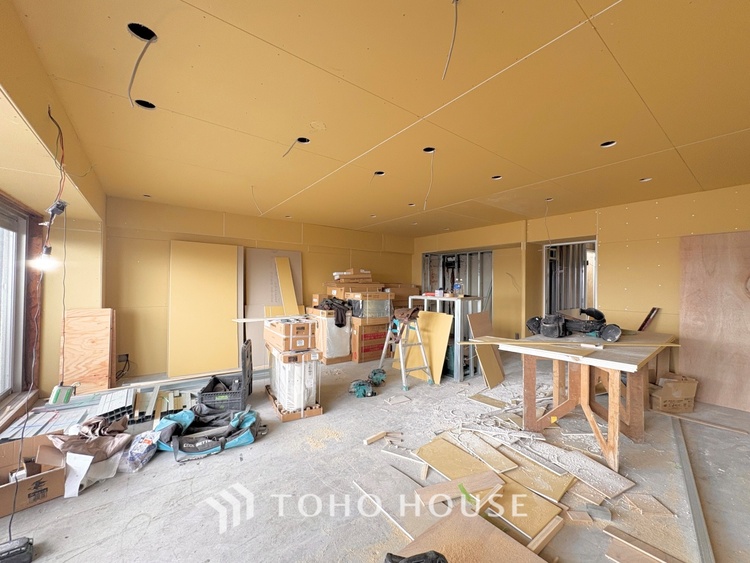 内装 【改装中】ここはみんなが集い、食事と楽しい会話が始まる場所。話に夢中になりすぎて、ついつい時を忘れ、夜半過ぎになってしまう。そんな束の間の幸せを感じさせてくれます。