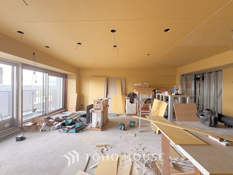 内装 【改装中】「想像していた以上に広い」が写真を撮っているときの感想です。家事動線に配慮したプランによりご家族がくつろげる明るく広い空間が確保できました。