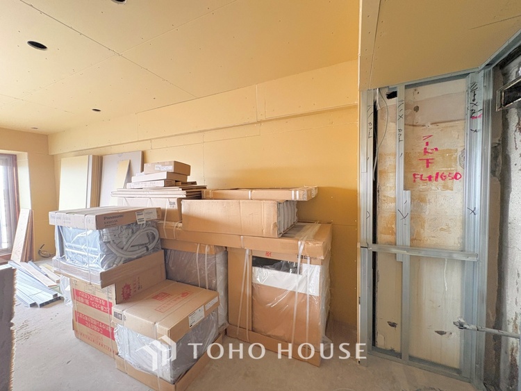 キッチン 【改装中】◆愛育◆キッチンは家族の絆を育む大切な空間。シンプルで使い易いSystemKitchenで愉しく作る料理は愛情のある美味しいご馳走に。家族で使える広々としたダイニングキッチンです。