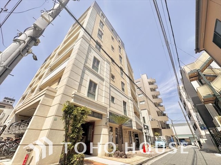 外観 ほんの少しのこだわり。ちょっとした色使いがその家がもつ雰囲気、趣（おもむき）を携え、暮らす家族や訪ねてくる友人・知人に新鮮な香りを運んできます。