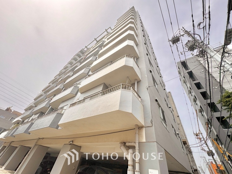 外観 ほんの少しのこだわり。ちょっとした色使いがその家がもつ雰囲気、趣（おもむき）を携え、暮らす家族や訪ねてくる友人・知人に新鮮な香りを運んできます。