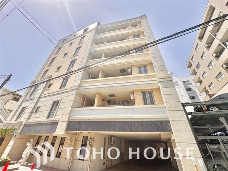 外観 ほんの少しのこだわり。ちょっとした色使いがその家がもつ雰囲気、趣（おもむき）を携え、暮らす家族や訪ねてくる友人・知人に新鮮な香りを運んできます。