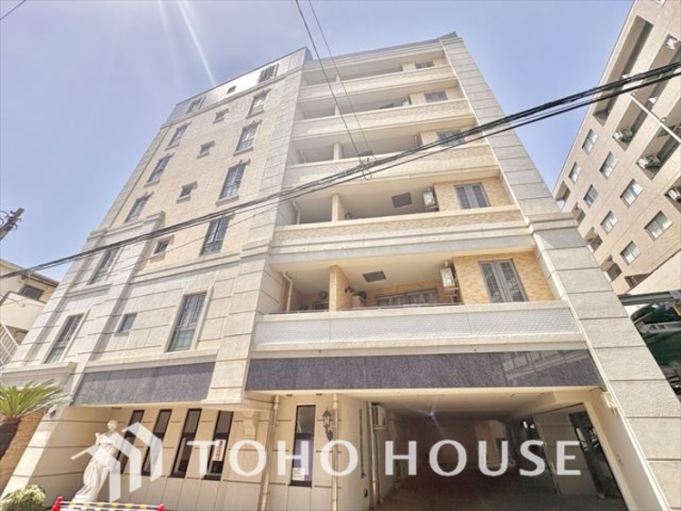 外観 ほんの少しのこだわり。ちょっとした色使いがその家がもつ雰囲気、趣（おもむき）を携え、暮らす家族や訪ねてくる友人・知人に新鮮な香りを運んできます。