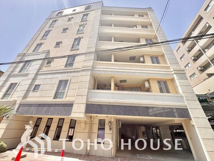 外観 ほんの少しのこだわり。ちょっとした色使いがその家がもつ雰囲気、趣（おもむき）を携え、暮らす家族や訪ねてくる友人・知人に新鮮な香りを運んできます。