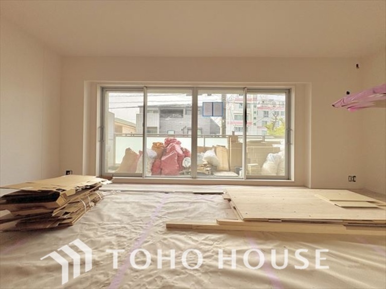 内装 叶えたかったのは落ち着きのあるナチュラルな風合い、そして開放感があるリビング。優雅な気分に浸れる幸せな時間を家族が自然と集まりたくなるこの空間で。