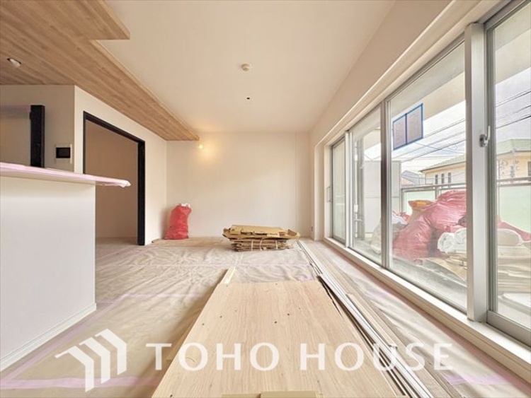 内装 ※生成AIによるイメージです。家具・小物は販売価格に含まれません。ここに集まる家族の会話と笑顔が絶え間なく続く幸せな空間。