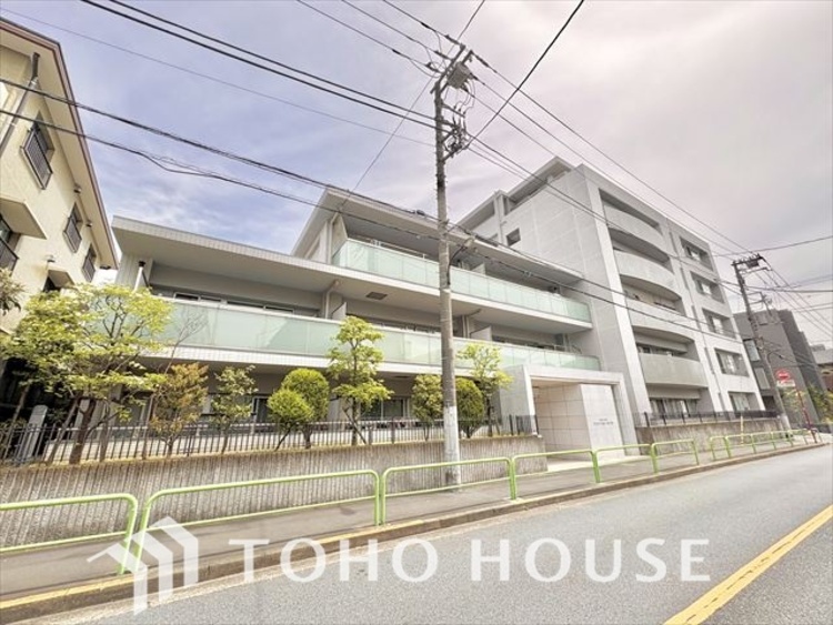 外観 ちょっとした色使いがその家がもつ雰囲気、趣（おもむき）を携え、暮らす家族や訪ねてくる友人・知人に新鮮な香りを運んできます。