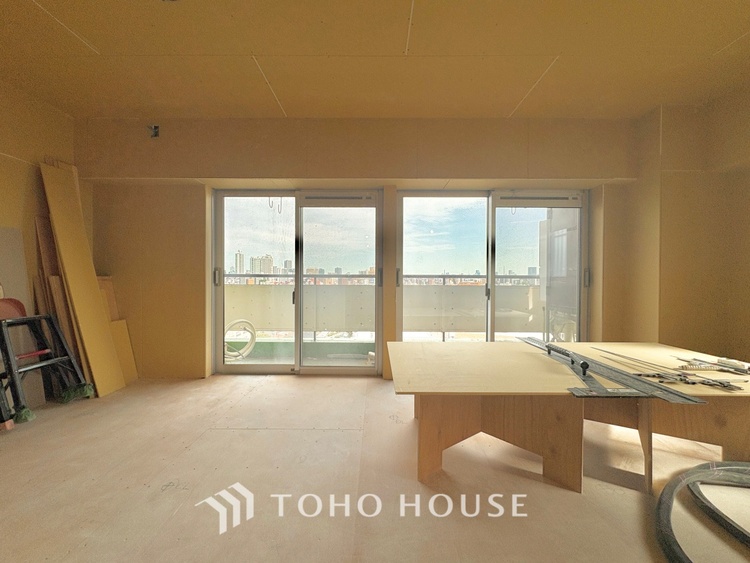 内装 【改装中】忙しい朝でも、しっかり家族が揃って食事をして頂けるゆとりある大きさのダイニングスペース。