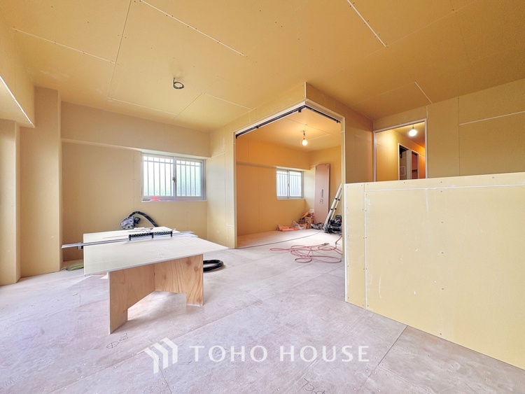 内装 【改装中】ここはみんなが集い、食事と楽しい会話が始まる場所。話に夢中になりすぎて、ついつい時を忘れ、夜半過ぎになってしまう。そんな束の間の幸せを感じさせてくれます。