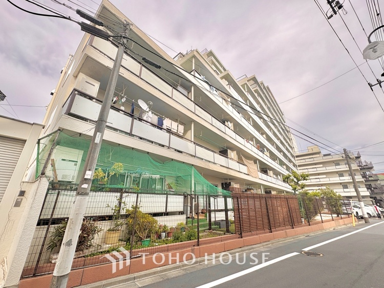 外観 ほんの少しのこだわり。ちょっとした色使いがその家がもつ雰囲気、趣（おもむき）を携え、暮らす家族や訪ねてくる友人・知人に新鮮な香りを運んできます。