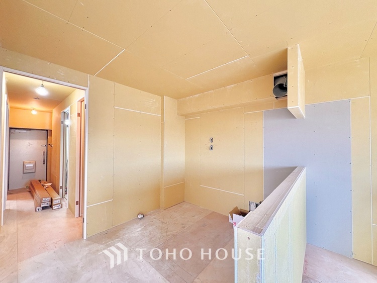 キッチン 【改装中】手元の収納から、足元の収納までが全てスライド式で、奥のスペースまで有効に活用できます。奥まで上から見渡せるので、たまにしか使わない調理器具もサッと取出せます。