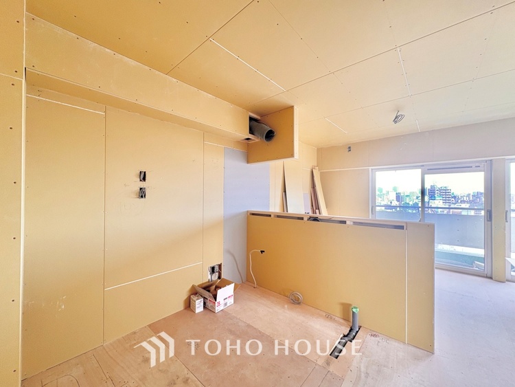 キッチン 【改装中】◆愛育◆キッチンは家族の絆を育む大切な空間。シンプルで使い易いSystemKitchenで愉しく作る料理は愛情のある美味しいご馳走に。家族で使える広々としたダイニングキッチンです。